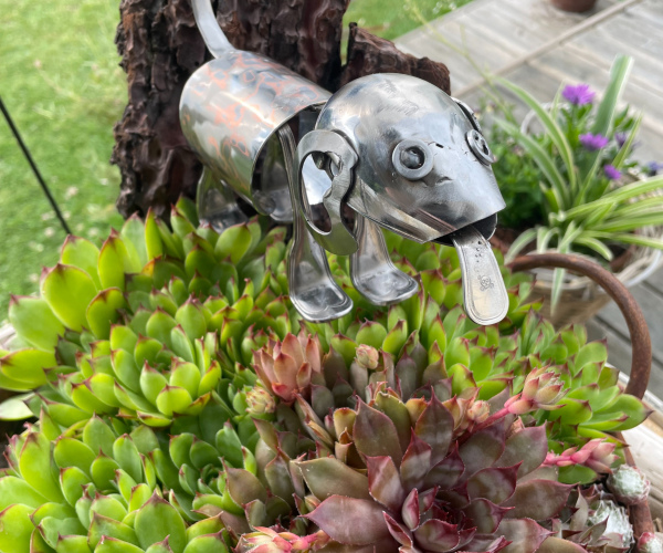 Sculpture Chien artisanale en métal – Pièce unique