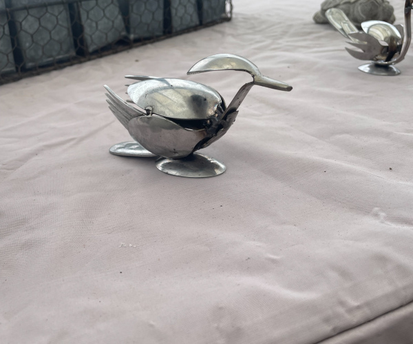 Sculpture oiseau artisanale en métal recyclé